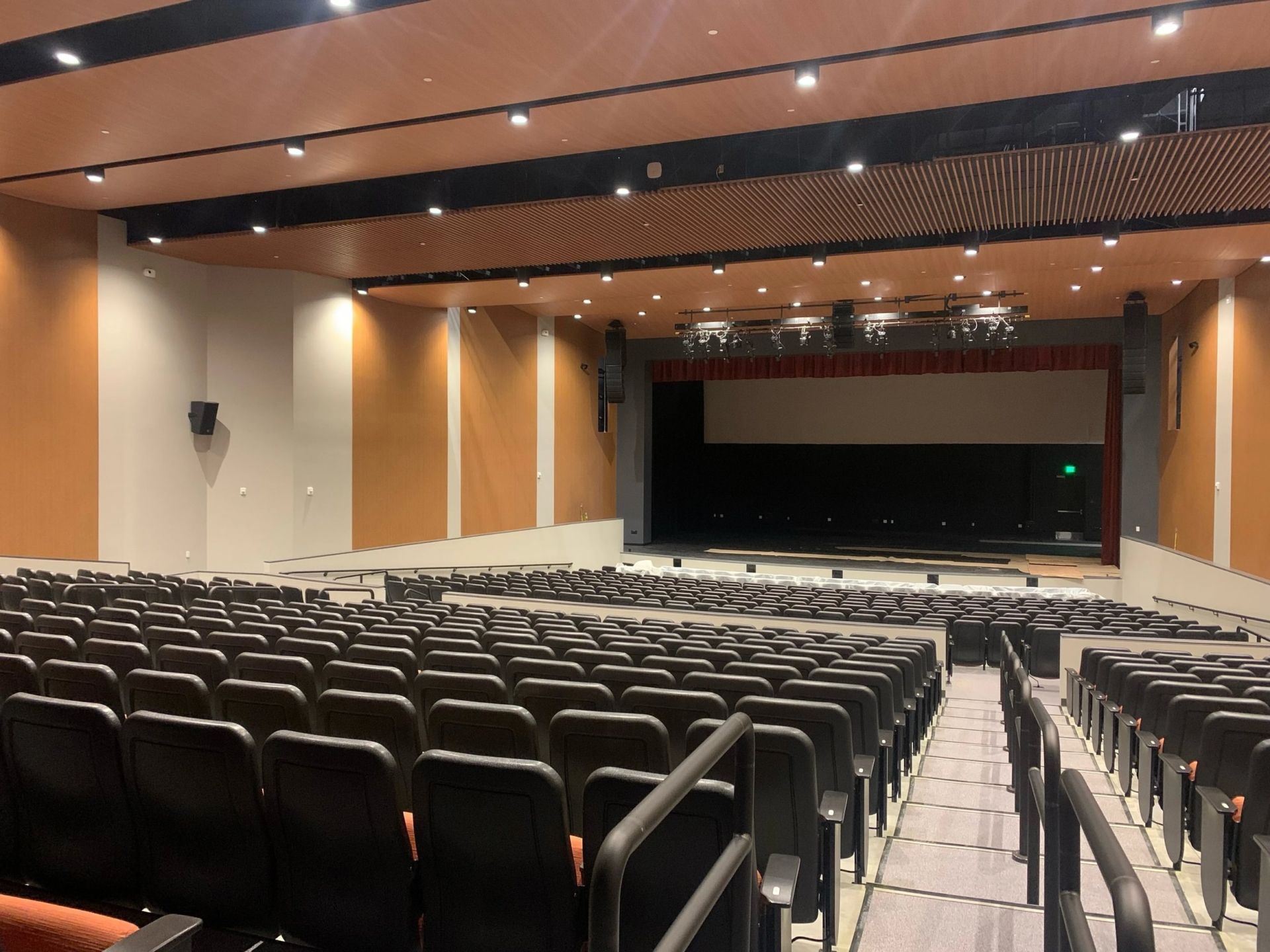 BR0578 Theatre Large